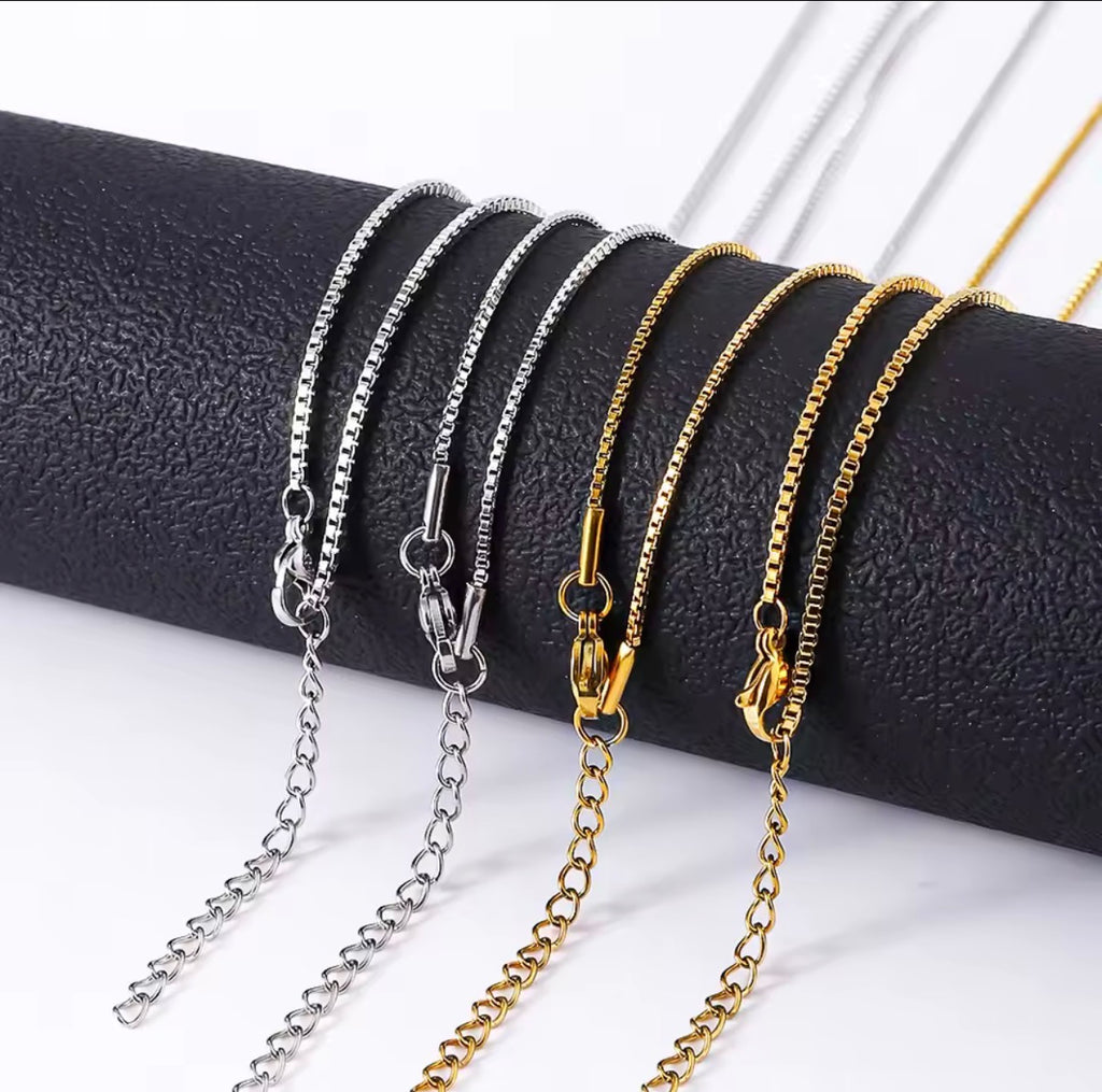 Gold Profectus Necklace (male)